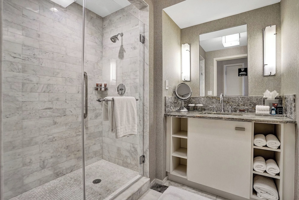 Elegant Beachfront Condo: Your Perfect Getaway!