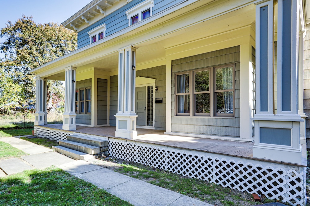 2 Mi to Uscg Academy! Convenient New London Home