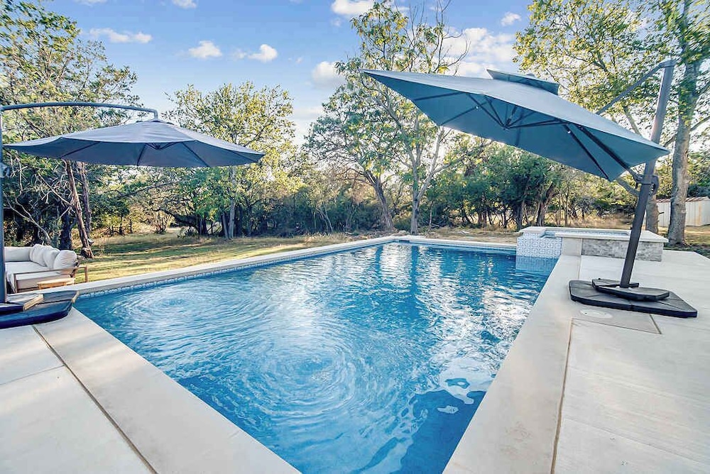 Luxe Poolside Retreat W/sauna-minutes From Downtown!