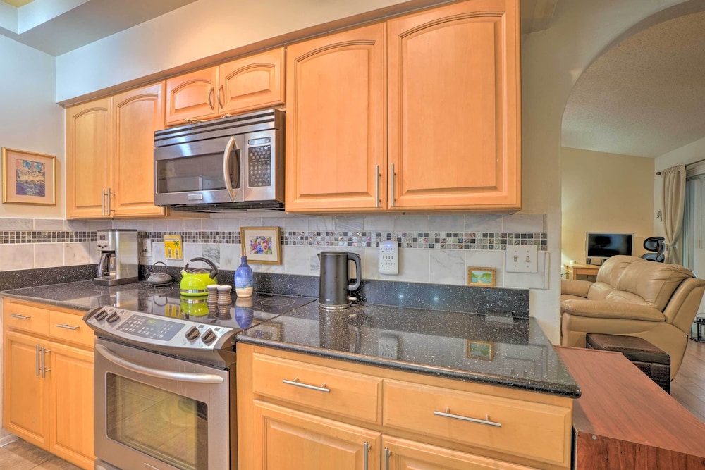 Tampa Home w/ Hot Tub ~ 15 Mi to Downtown!