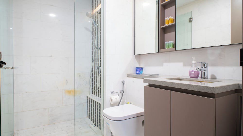 Moonway Luxury Suites At Eaton Residence