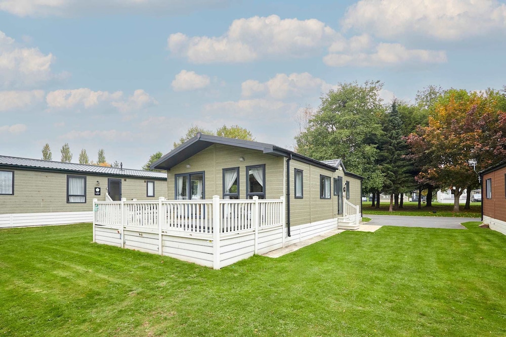Host Stay Audley Lodge