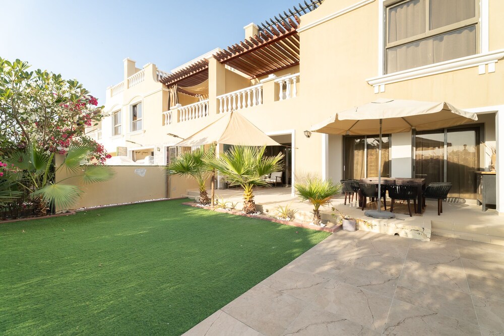 Nasma Holiday Homes - Al Hamra Village