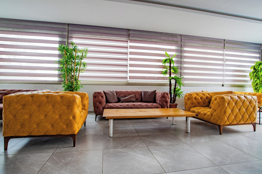 Point Beach Hotel - Image 11