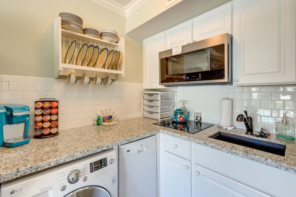 Balcony & Gulf Views: Galveston Condo Near Beach