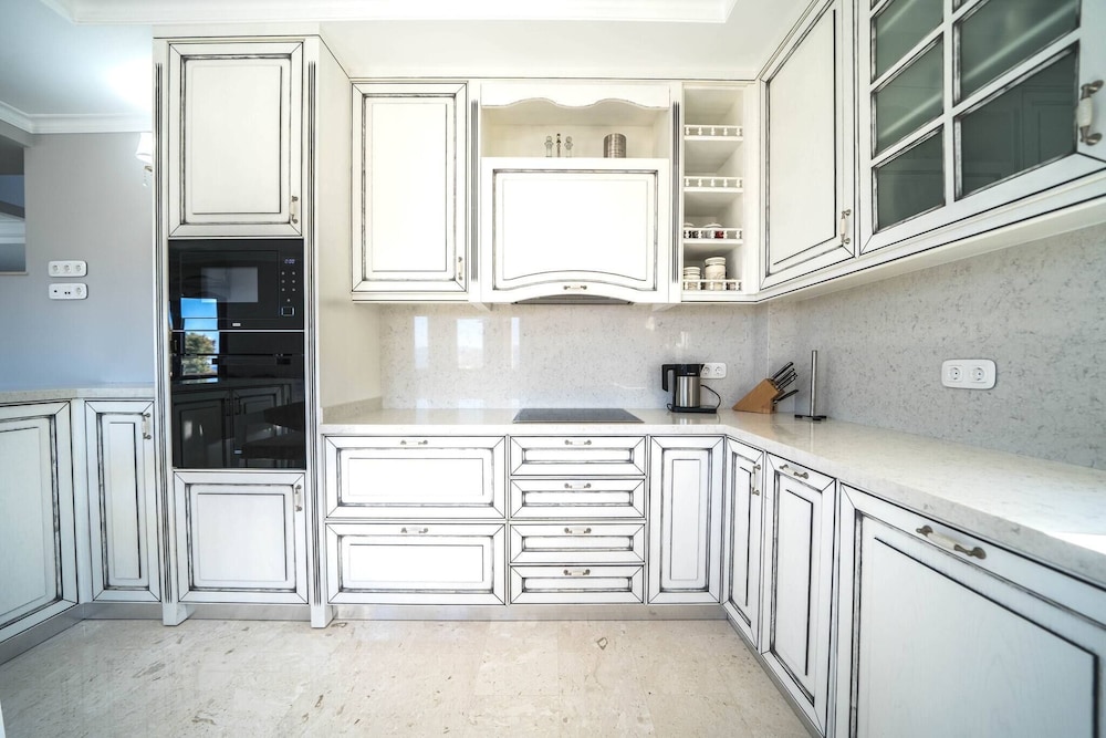 Karyo Villa,- 4bd, 3min On Foot From The Beach!