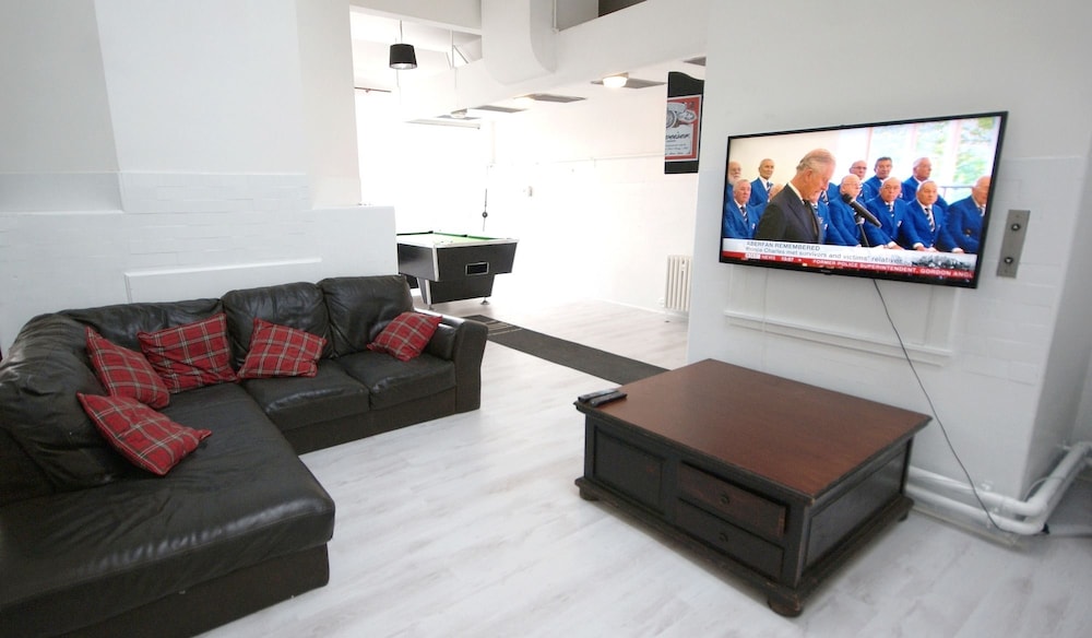 Edinburgh Princes Street Loft Apartment — Edinburgh