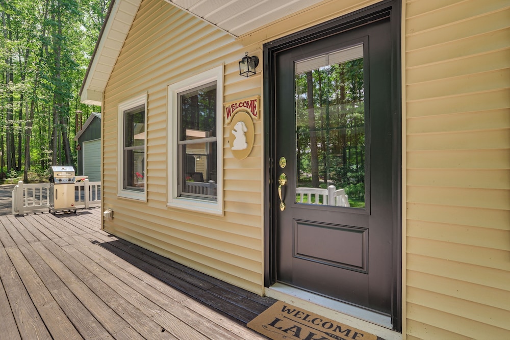 Dock Access + Nearby Beach: Higgins Lake Retreat!