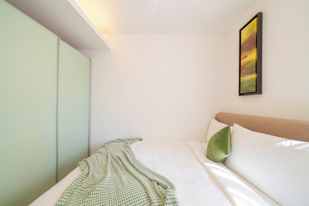 Tyms Luxury 2BR 1BA Apt Xujiahui Shops