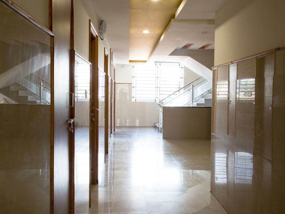 OYO 9248 Hotel Shrinidhi