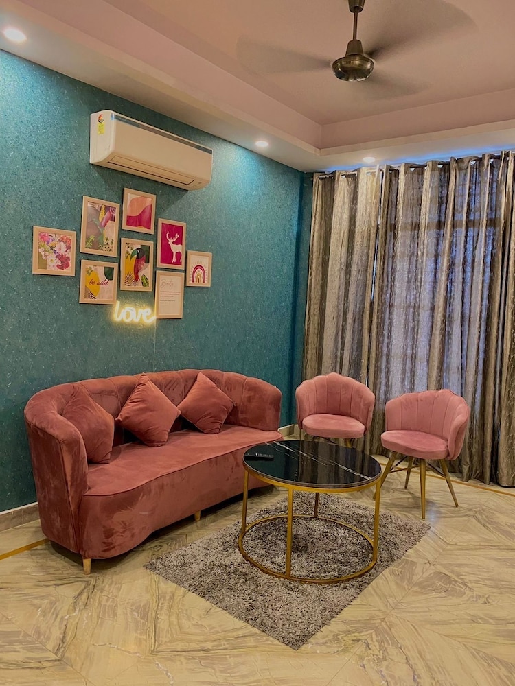 Let'stay- Sector 63A Noida