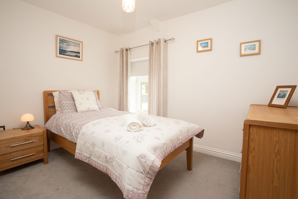 Lovely 3-bed Cottage in the Quiet Hamlet of Horeb view 5