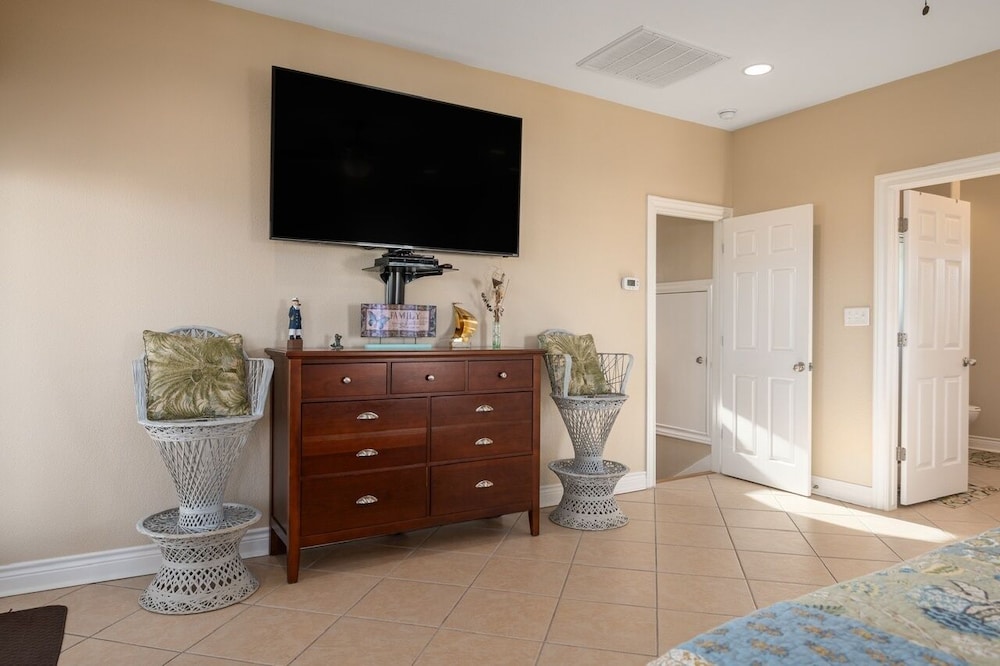 Deja View 3 Bedroom Home