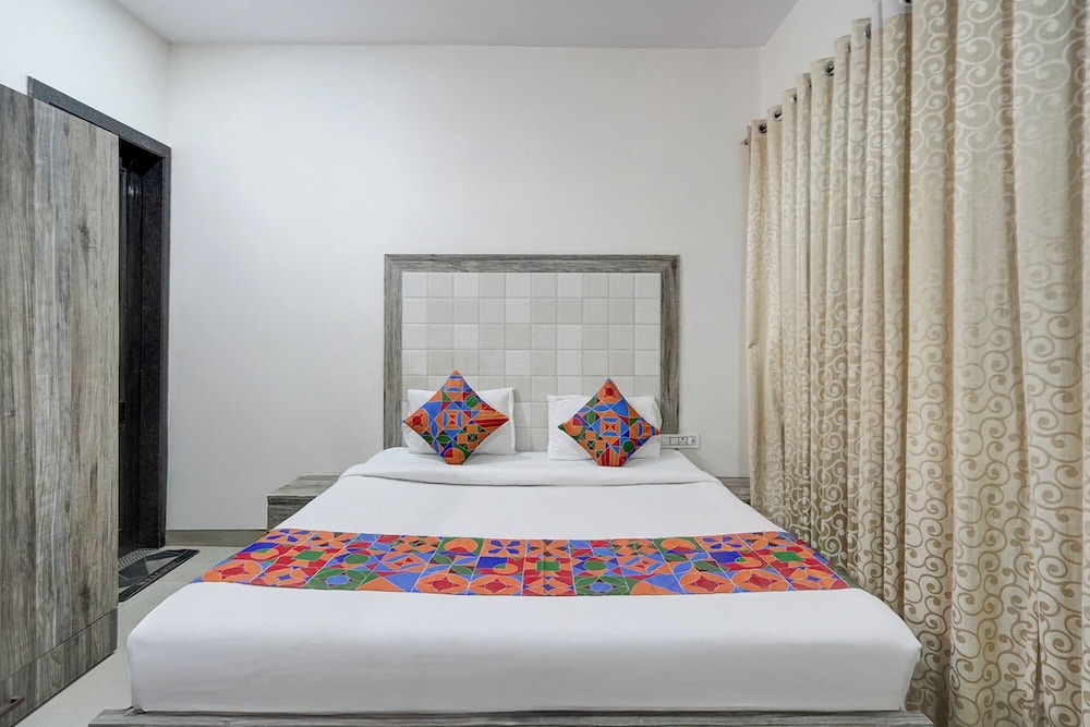 Fabhotel Amr Grand