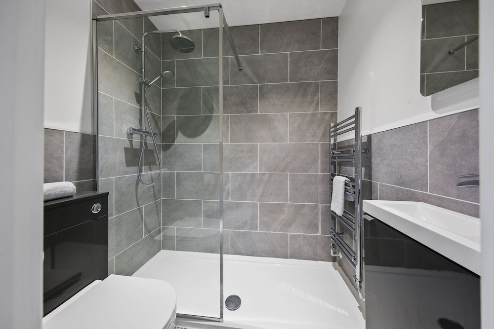 Host Stay The Staffordshire Knot