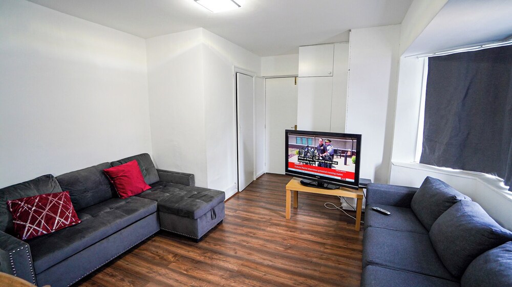 3BR Home Near Hounslow West Tube Station