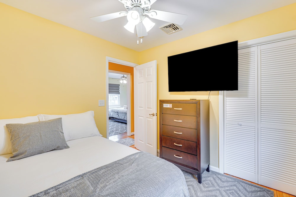 4 Mi to Hudson River: Cozy Newburgh Home!