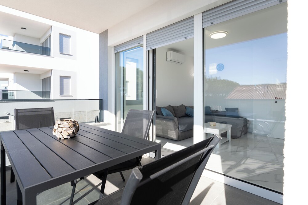 Meridian Pool Residences