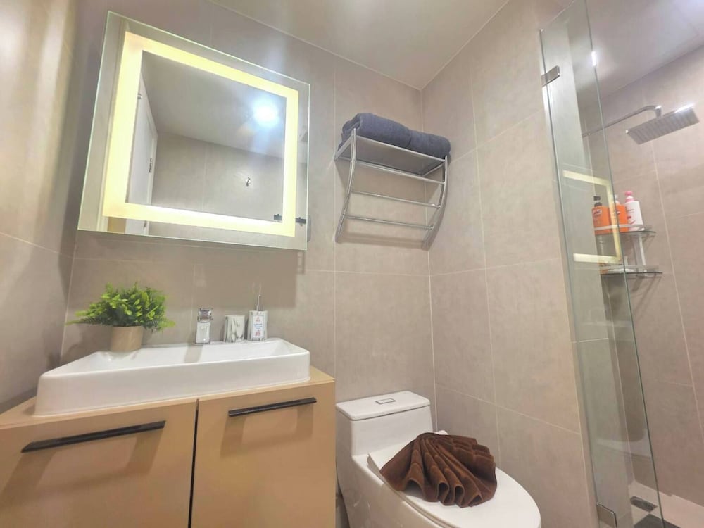 Room-a305 - 1 Bdr Condo With Sea View, A