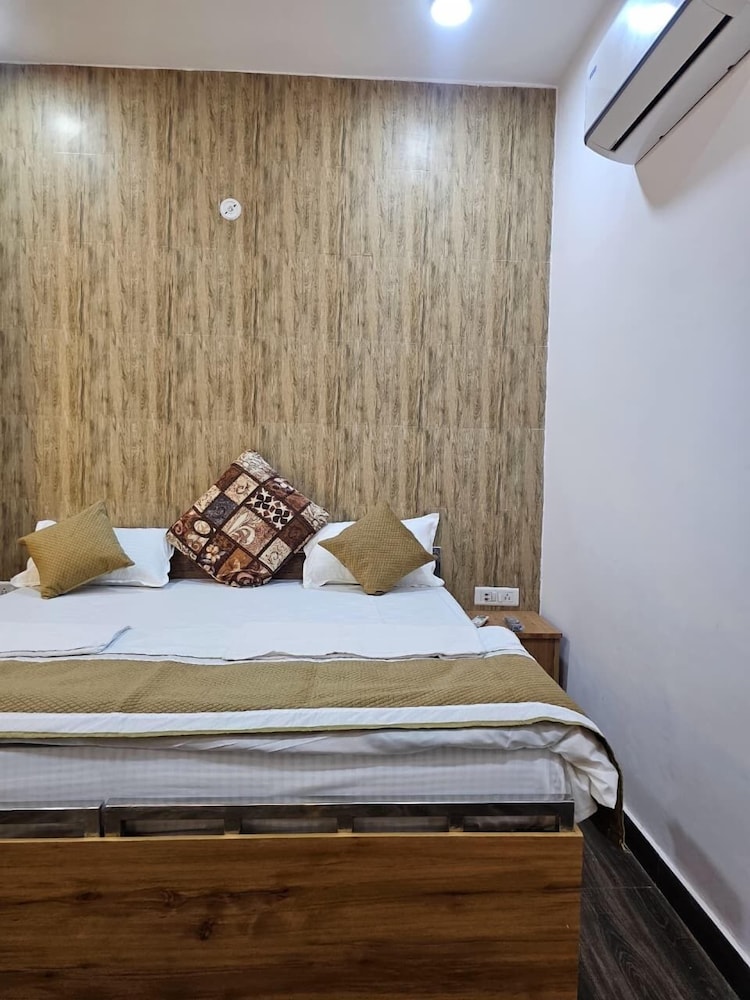 The Agra Retreat