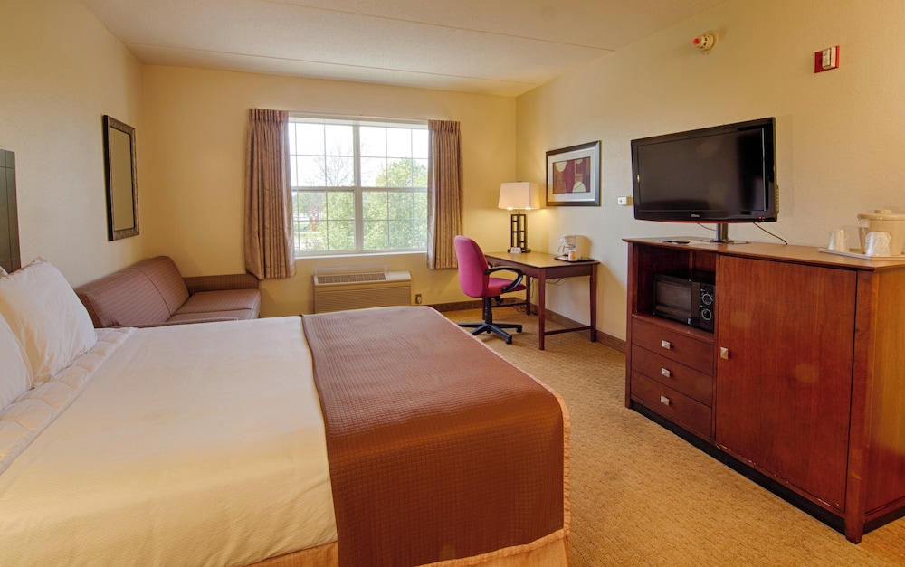 Fayetteville Vacations - Landmark Inn Fort Liberty - Property Image 34