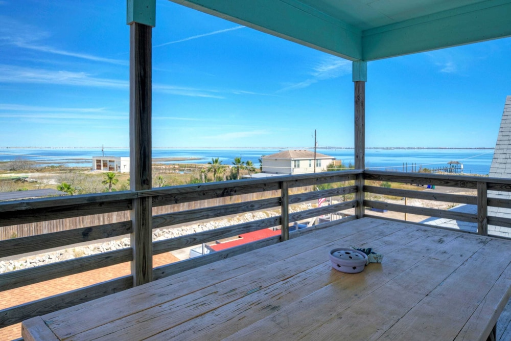 Sleeps 31 2 Homes w/ Boat Dock + Waterfront Pool Laguna Village Getaway