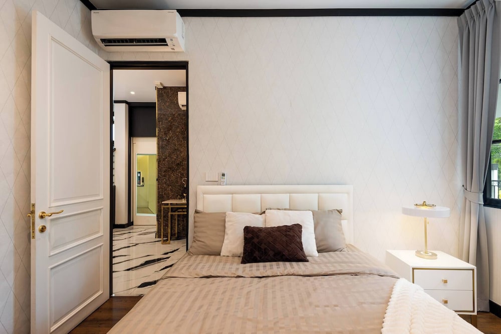 Stylish 7beds Poolhouse With Cinema & Lift - 2min to BTS