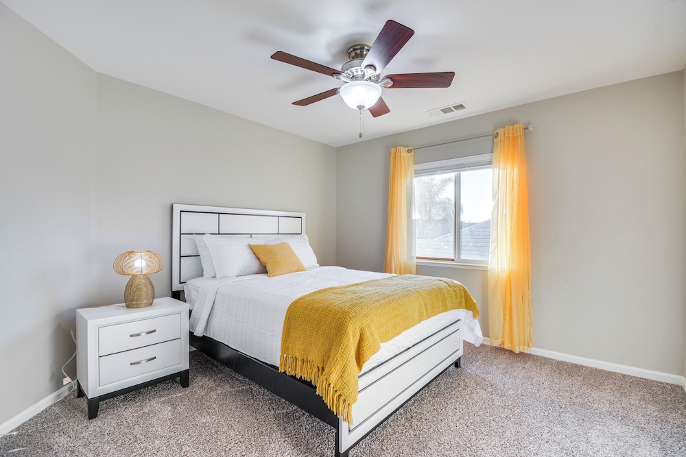 3 Mi to Downtown Merced: Family-friendly Home