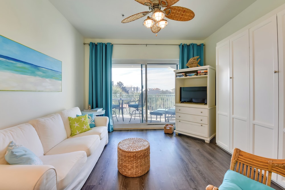 Walkable Condo w/ Pool Btwn Rosemary & Alys Beach!
