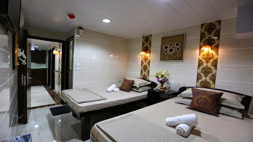 Tom's Guest House