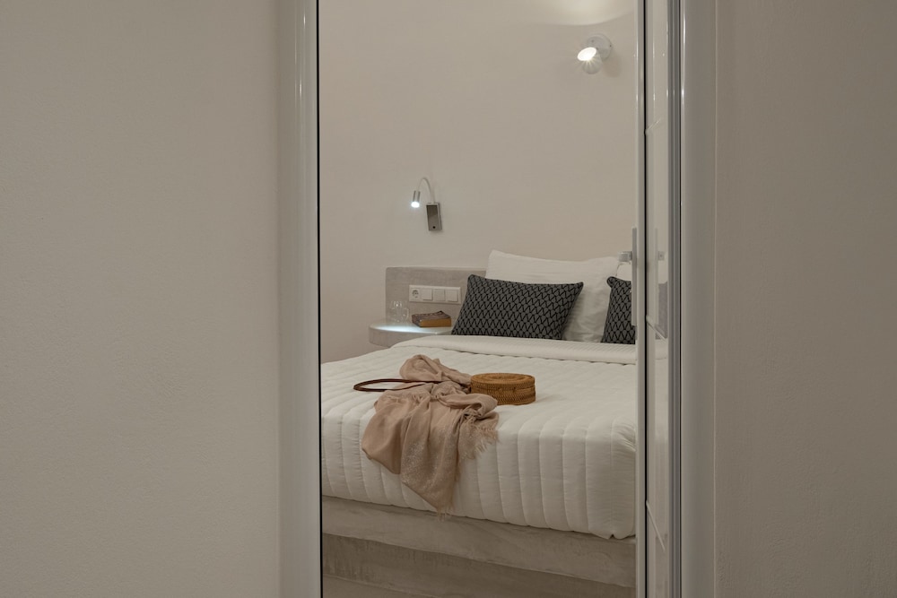 Santoterra Antigua Suites photo 4