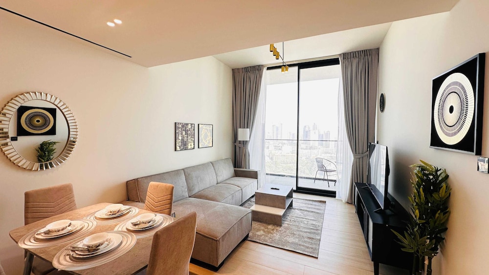 OYO HOME 1455 Premium 1 Bed Apartment