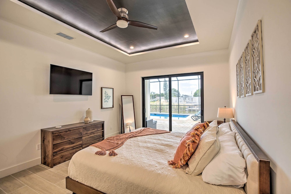 Private Pool: Canalfront Home in Cape Coral