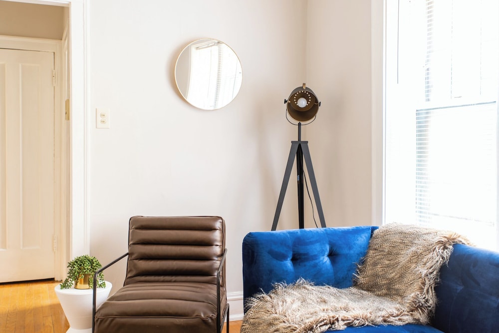 Nice 1BR Spot - Eastwood rep