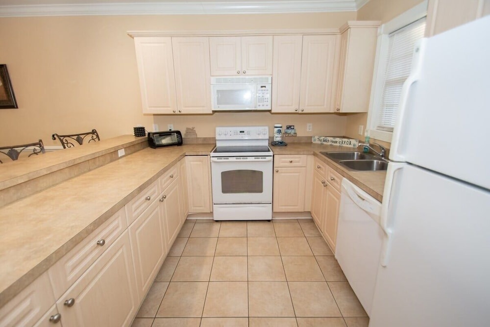 Magnolia Pointe Luster Leaf 4879-103 2 Bedroom Condo