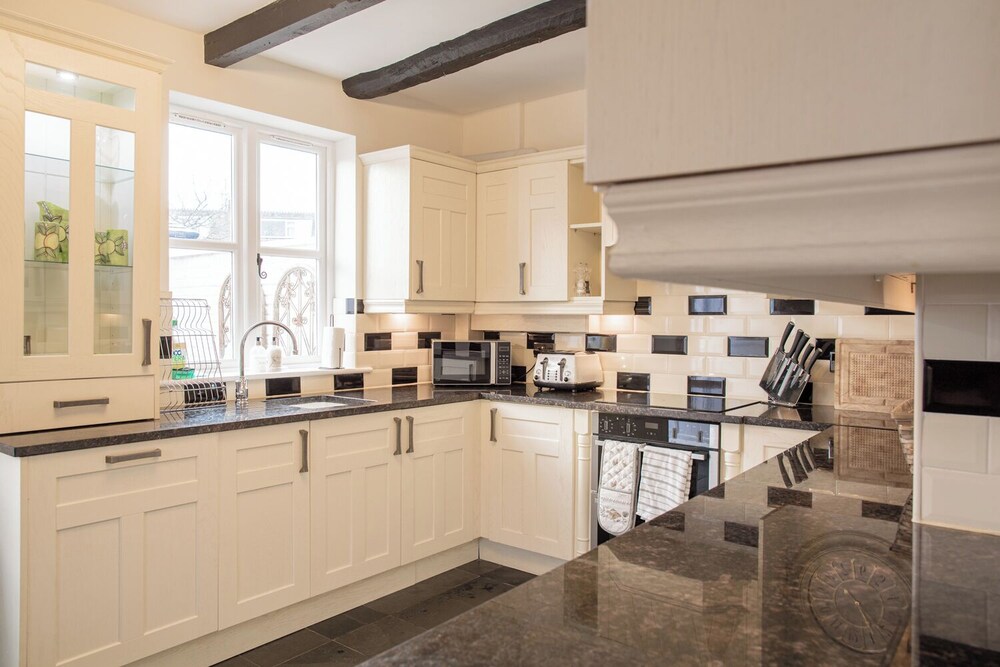 Charming 2 BD House in Tewkesbury Centre