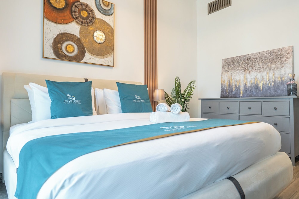 Heaven Crest Vacation Homes - Balcony with City View 1BHK in JLT Dubai Close to Metro & Marina