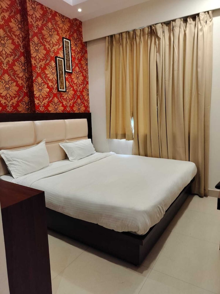 Hotel Golden Crown