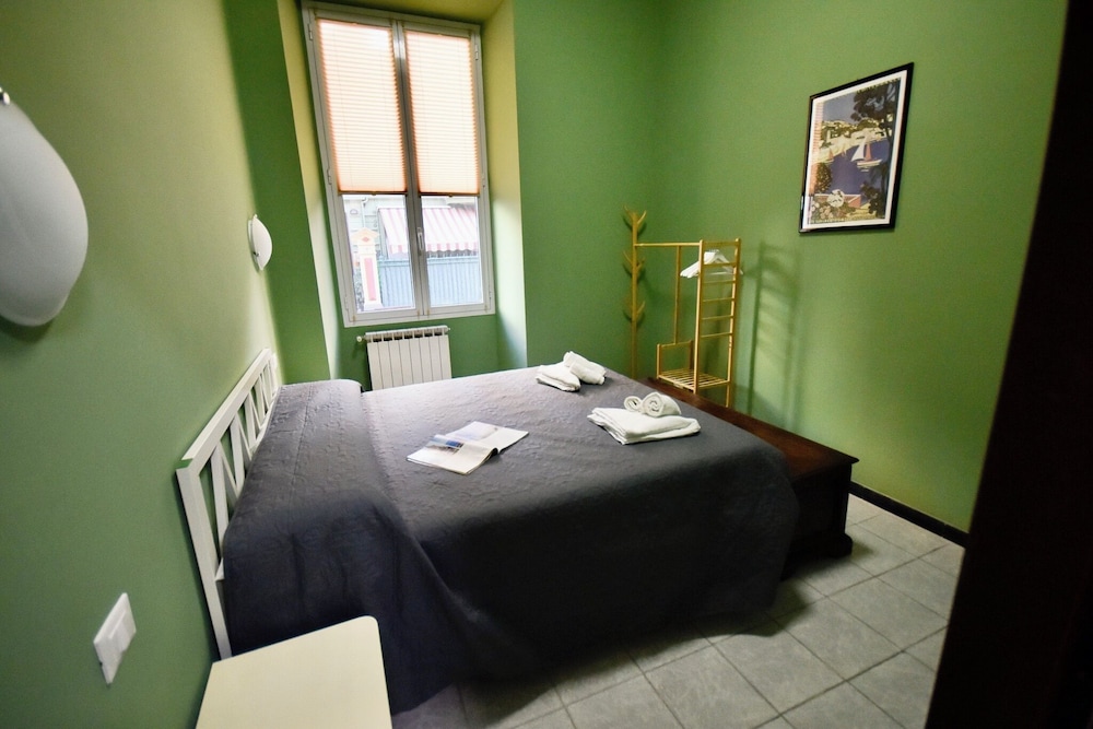 De Angelis Central House