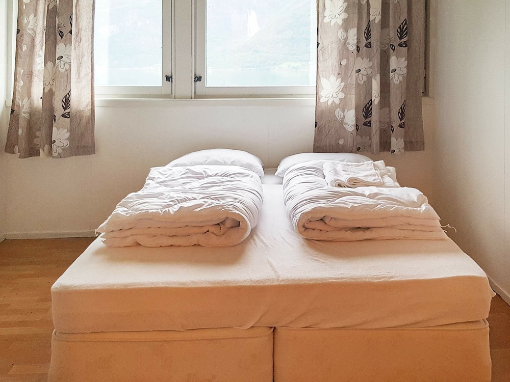 4 Person Holiday Home in HÃ¸yheimsvik view 2