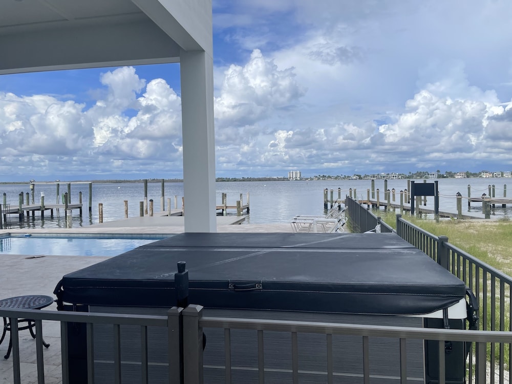 319 Bay & Beach Blessings: Pool Home W/ Water Views! 4 Bedroom Home