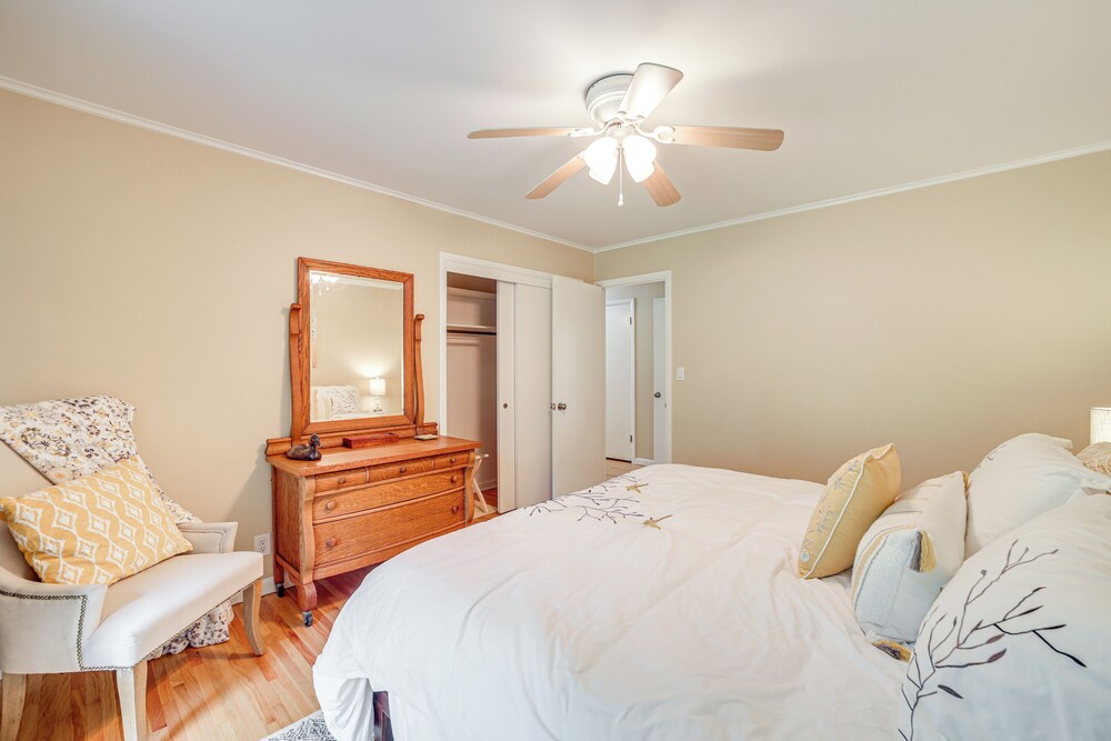 6 Mi to Dtwn: Waterfront Home in Tulsa!