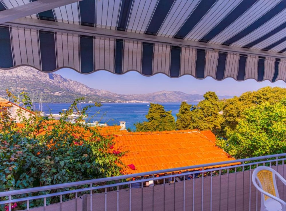 Sunset Tides Apartments With Terrace and Sea View