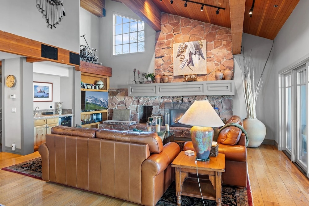 Stag Lodge at Deer Valley Resort - Three Bedroom Residence with Loft and Spa #14 3 Condo