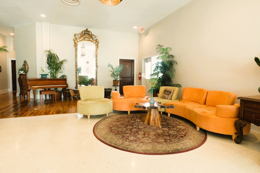 Oak Tree Hotel