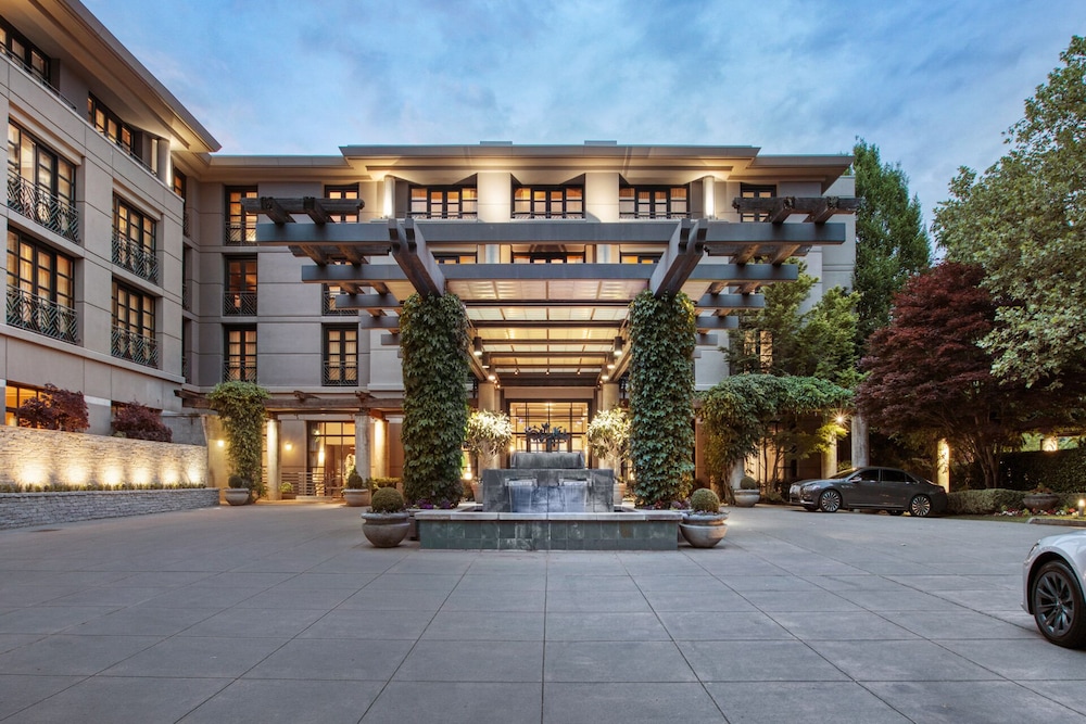 Seattle Vacations - Bellevue Club Hotel - Property Image 1