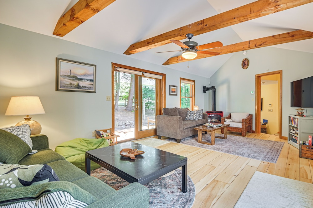 2 Mi to Beaches: Charming Kennebunk Family Home