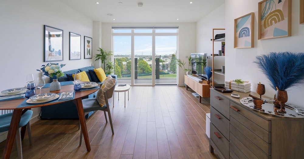 Skyline View 1 Bed Apartment Sleeps 2 - Balcony
