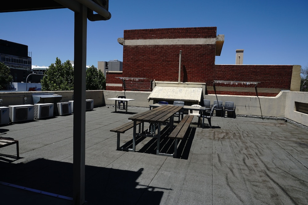 The Guesthouse - Hostel
