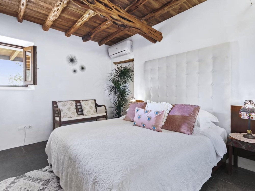 Rural Hideaway Villa in Stcarlos